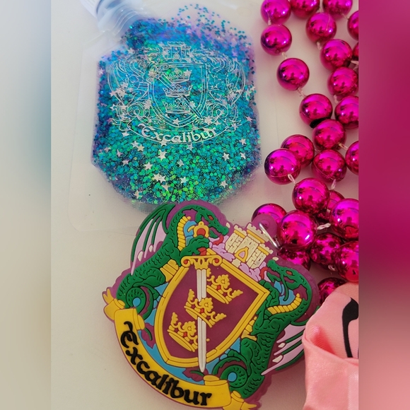 Mardi Gras Krewe Of Excalibur 2024 Lot Of 4 Throws Lightup Scrunchie, Post-Its - Picture 3 of 3